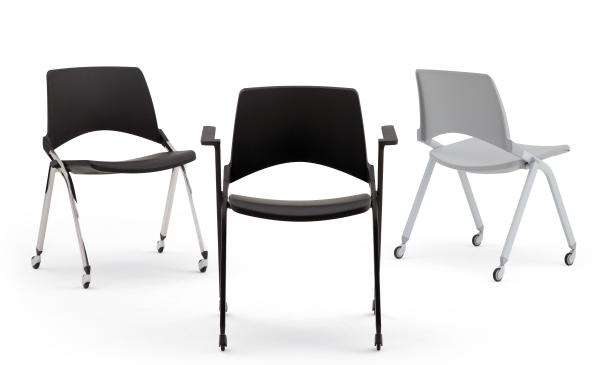 laKENDÒ PLASTIC CASTOR ARMCHAIR