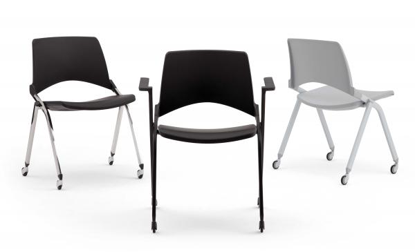 laKendò Plastic Castor Armchair 