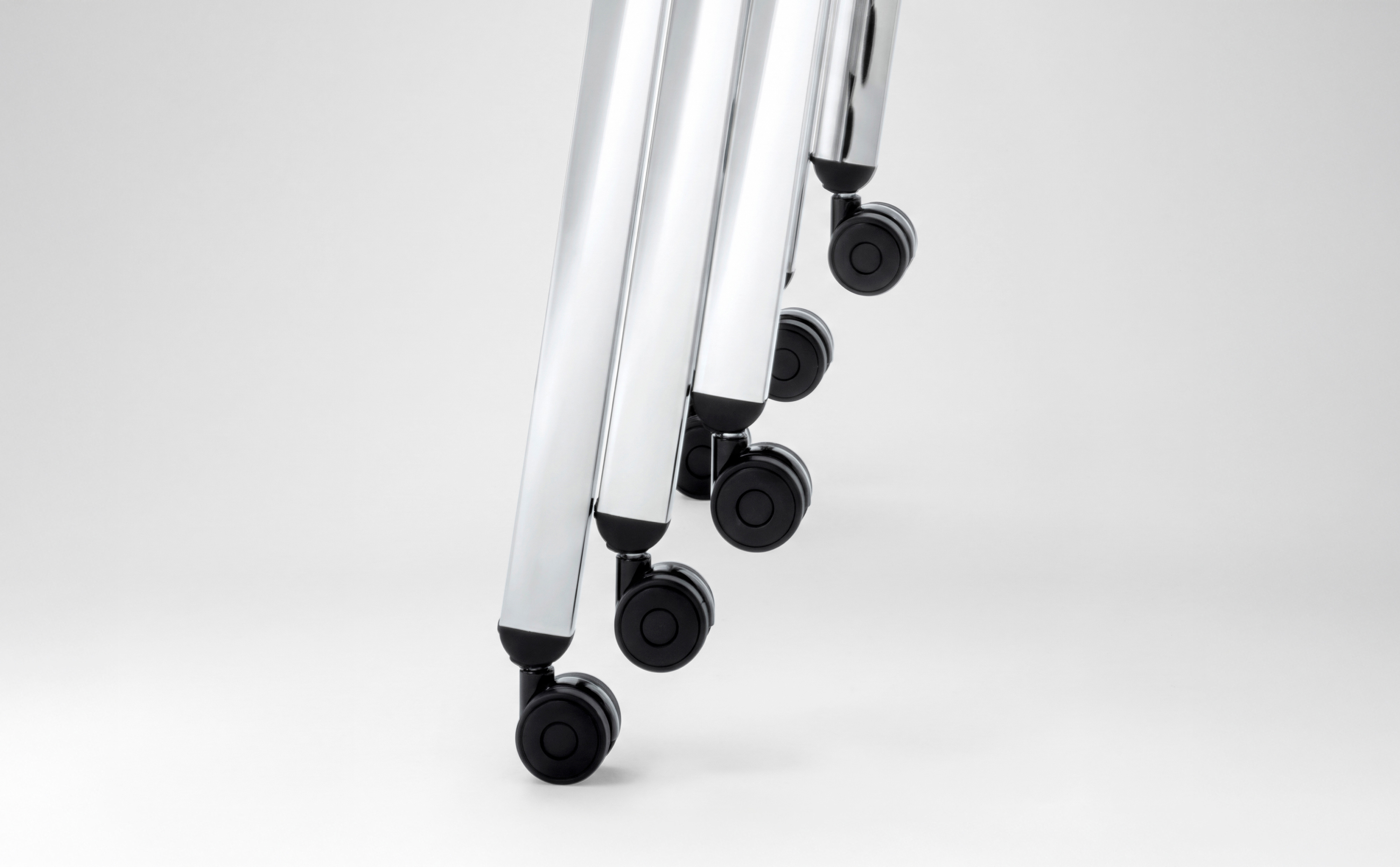 MAKEUP 4 GAMBE RUOTE